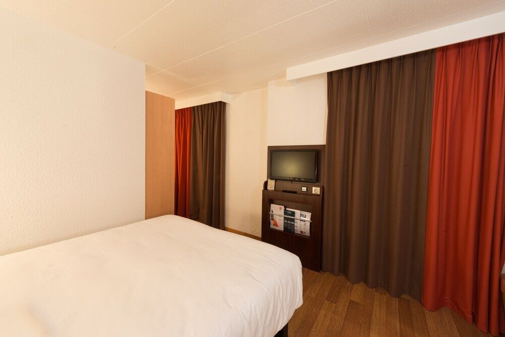 Ibis Centre Hotel 3*